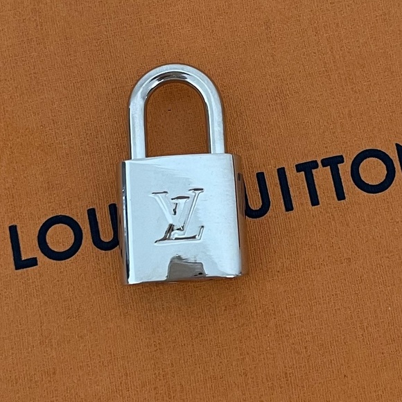 Louis Vuitton Silver Lock and Key France Unisex - Picture 6 of 8
